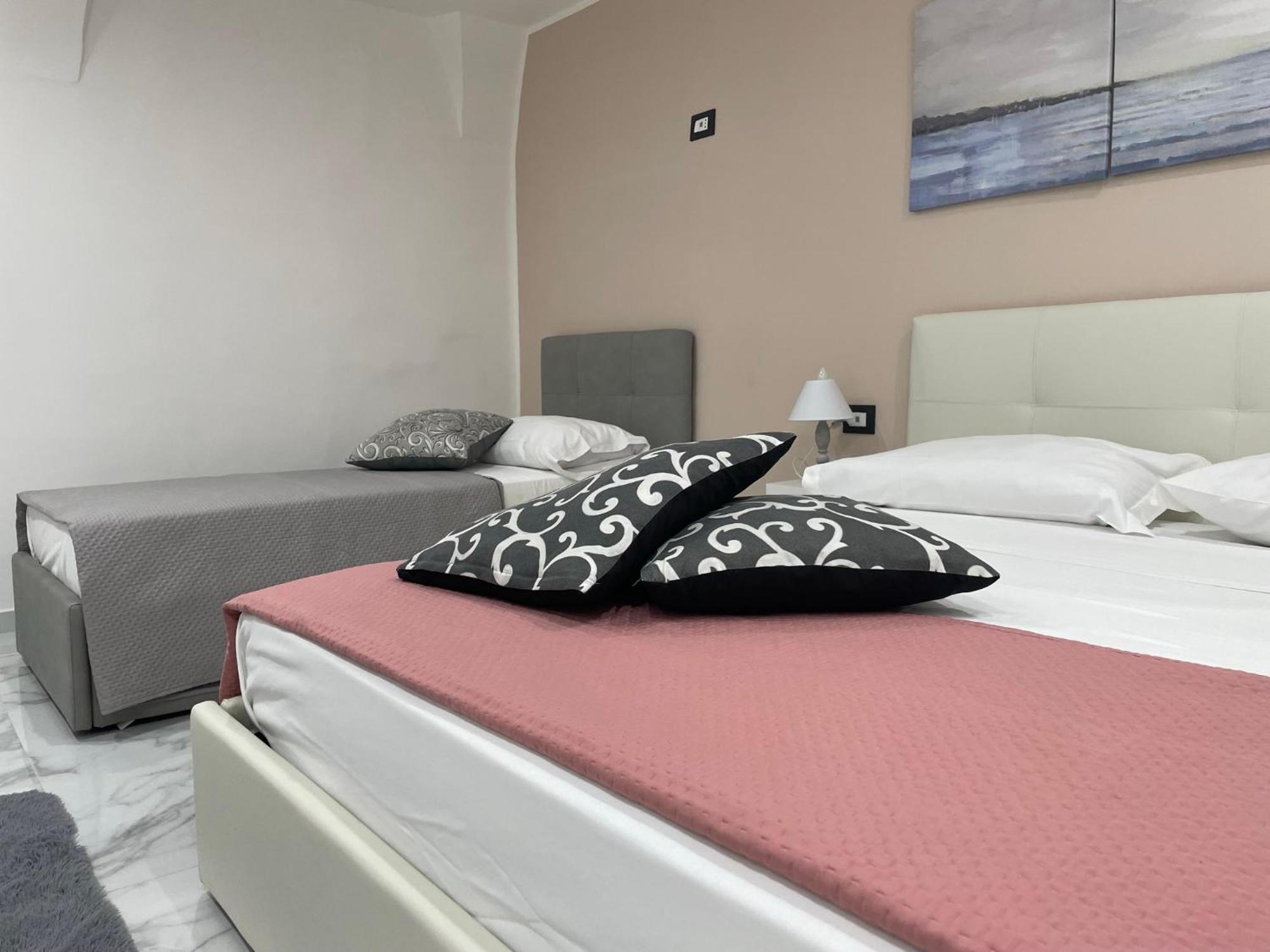 Ludben House Hotel Napoli Ngoại thất bức ảnh